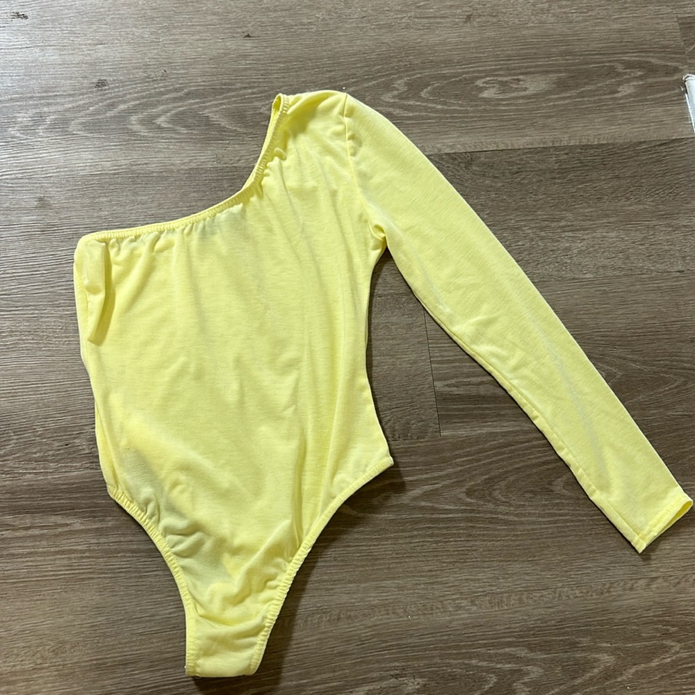 Nasty Gal Yellow One Shoulder Long Sleeve Bodysuit US Size 4